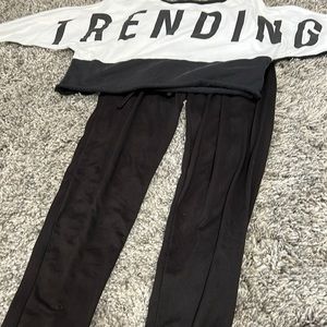 Long sleeve shirt - word Trending        Black sweatpants